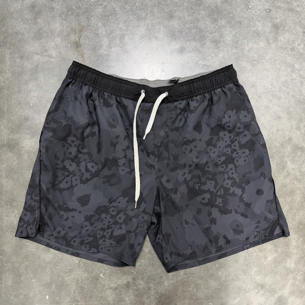 Vuori Banks Shorts Men's Sz L Black Charcoal Camo Performance Athletic Training